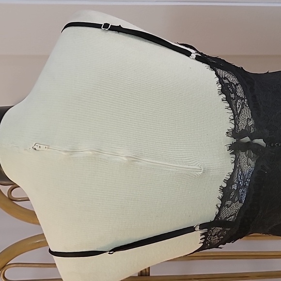 Donna Mizani black lace slip dress size small zipper back and hook closure slit - Picture 12 of 16